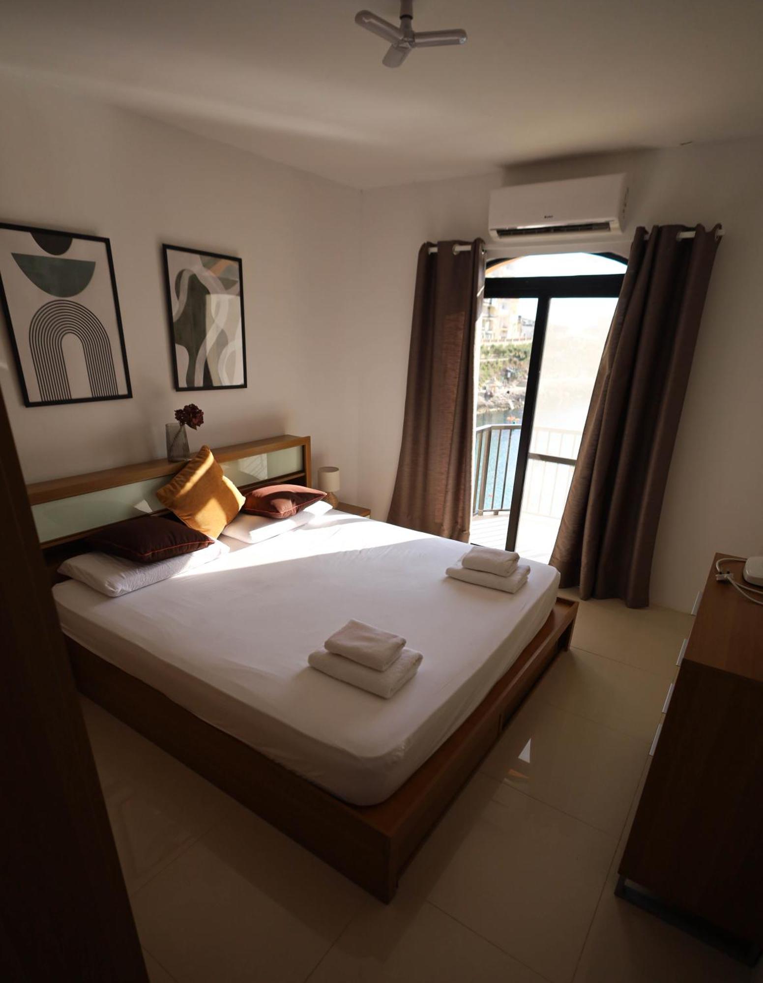 Seafront Duplex Penthouse With Terrace Overlooking Xlendi Bay מראה חיצוני תמונה